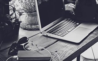 足坛悲喜夜，拜仁2:2被汉堡逼平，切尔西让二追三，阿森纳4:0大胜